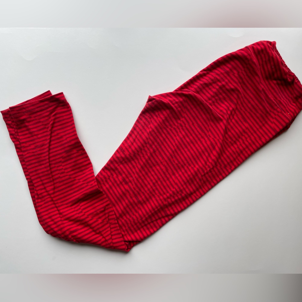Lula roe valentines heart striped leggings one size.